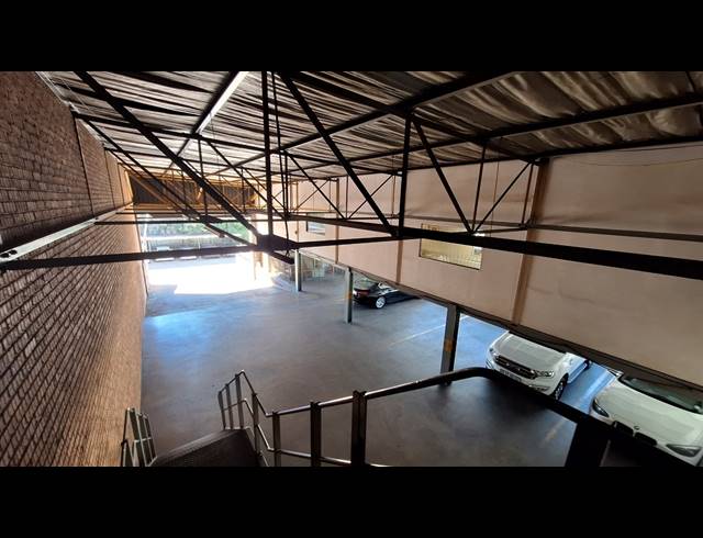 1,038M² WAREHOUSE TO LET IN WYNBERG